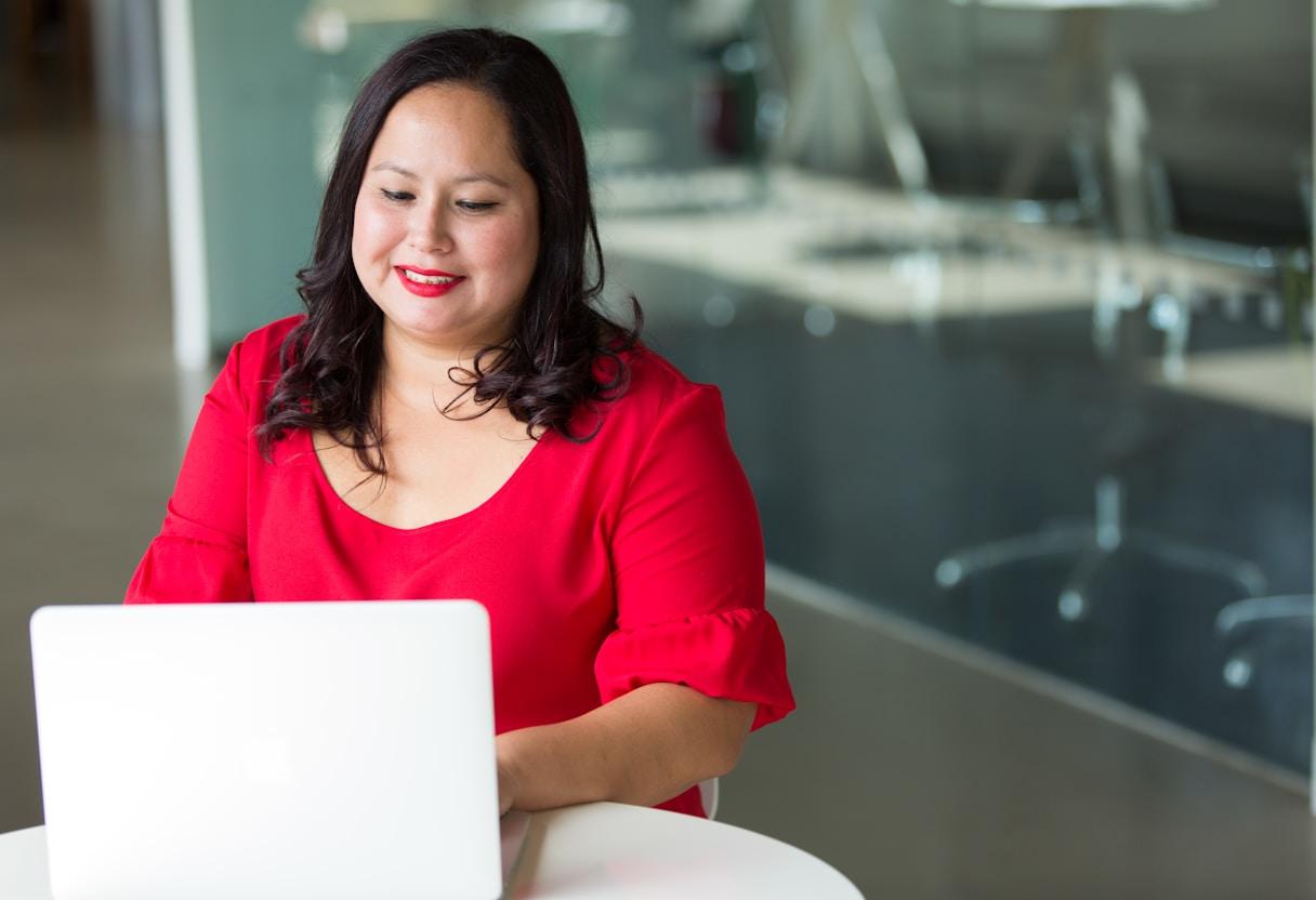 AI tools for searching texts in images? 4 Business use cases in B2B environments utilizing AI-powered text recognition for finance, legal, and marketing