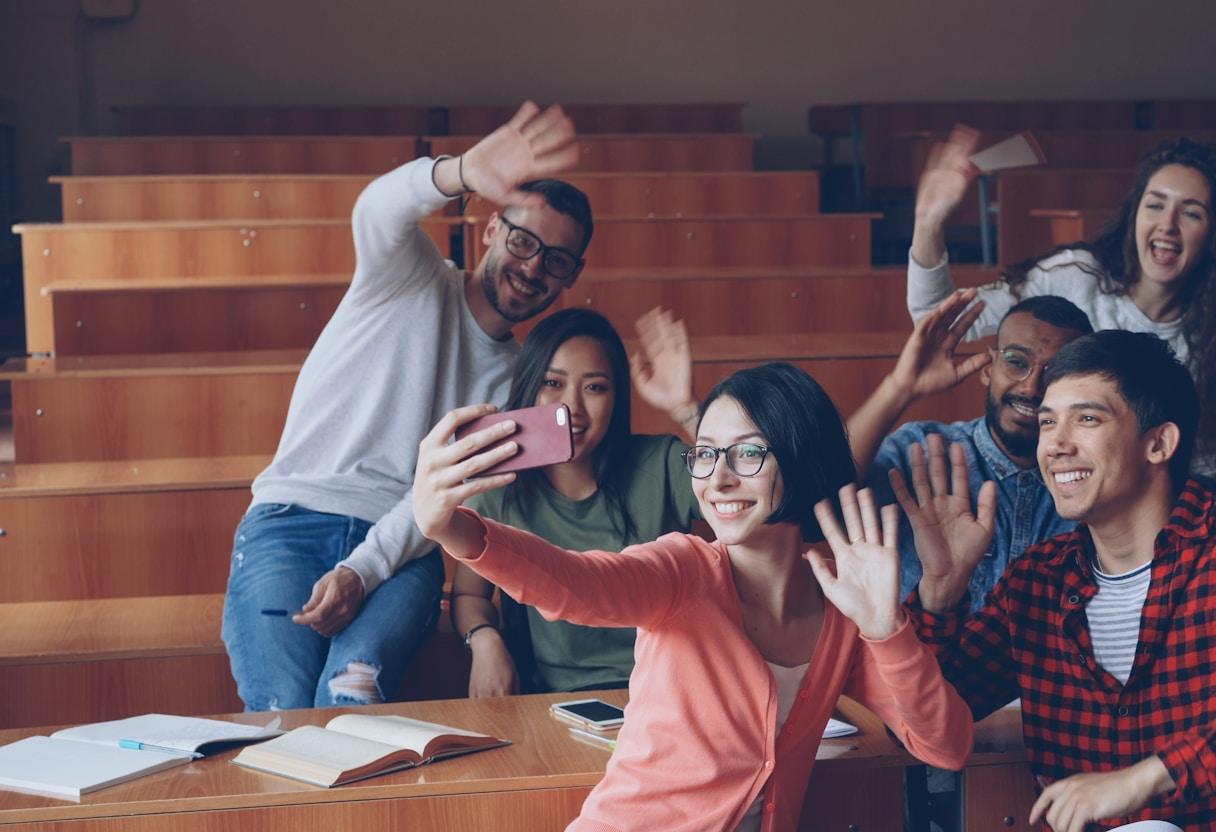 Top Universities Offering AI Master's Programs in Belgium: collaborative learning scene